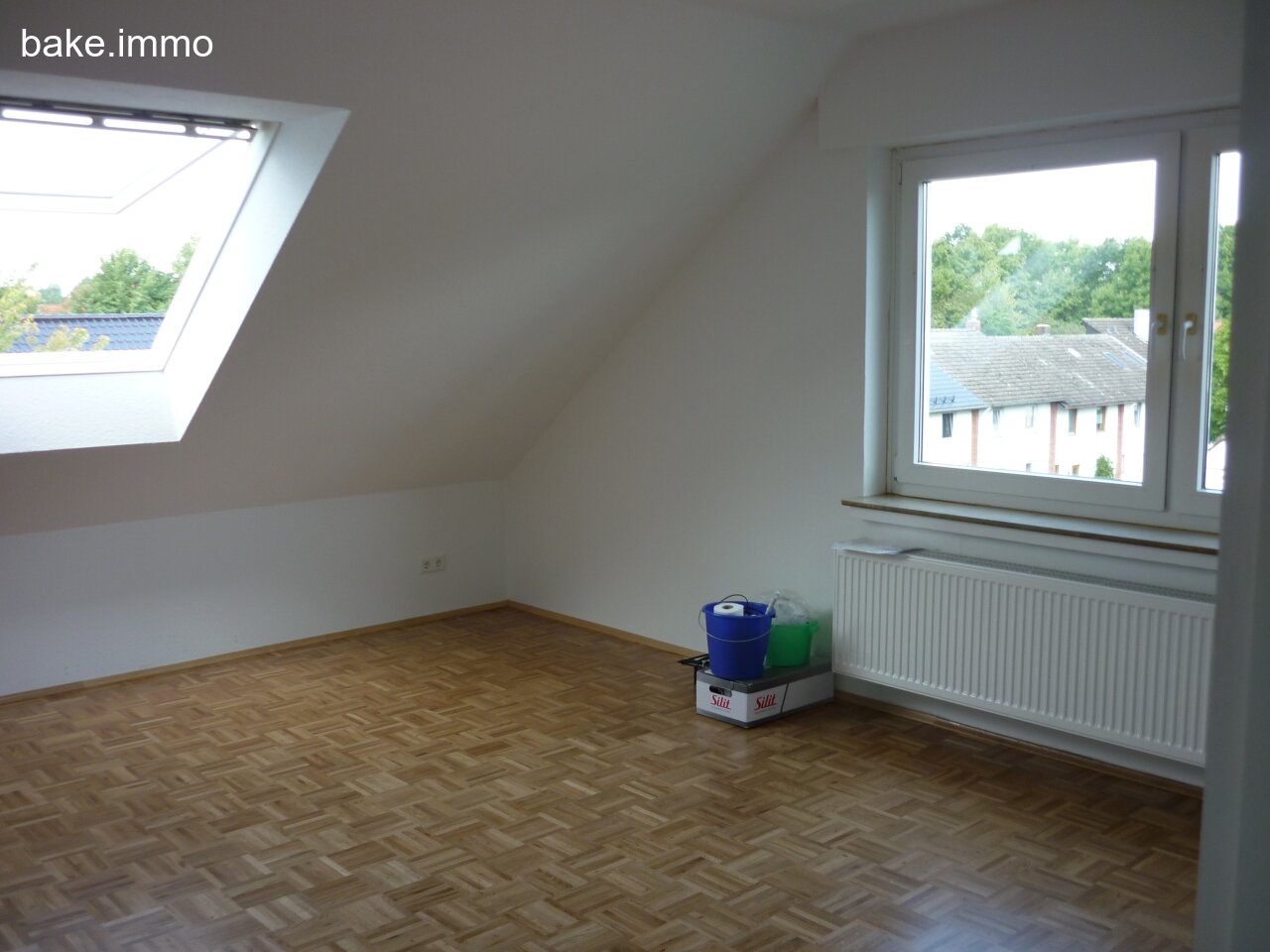 Schicke, gut geschnittene 2 Zimmer-Dachgeschoss-Wohnung mit Loggia inkl. Stellplatz