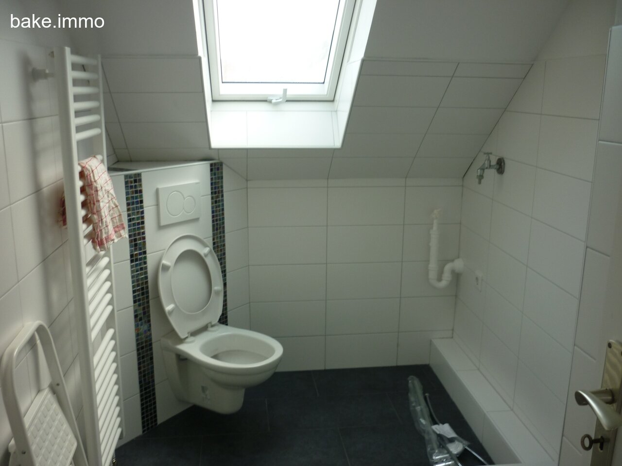 Schicke, gut geschnittene 2 Zimmer-Dachgeschoss-Wohnung mit Loggia inkl. Stellplatz