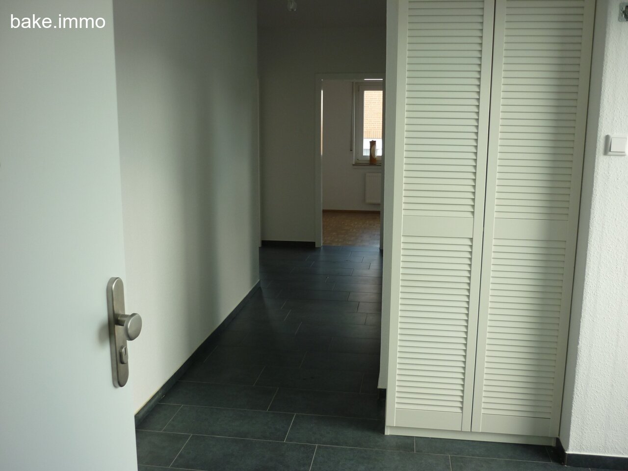 Schicke, gut geschnittene 2 Zimmer-Dachgeschoss-Wohnung mit Loggia inkl. Stellplatz