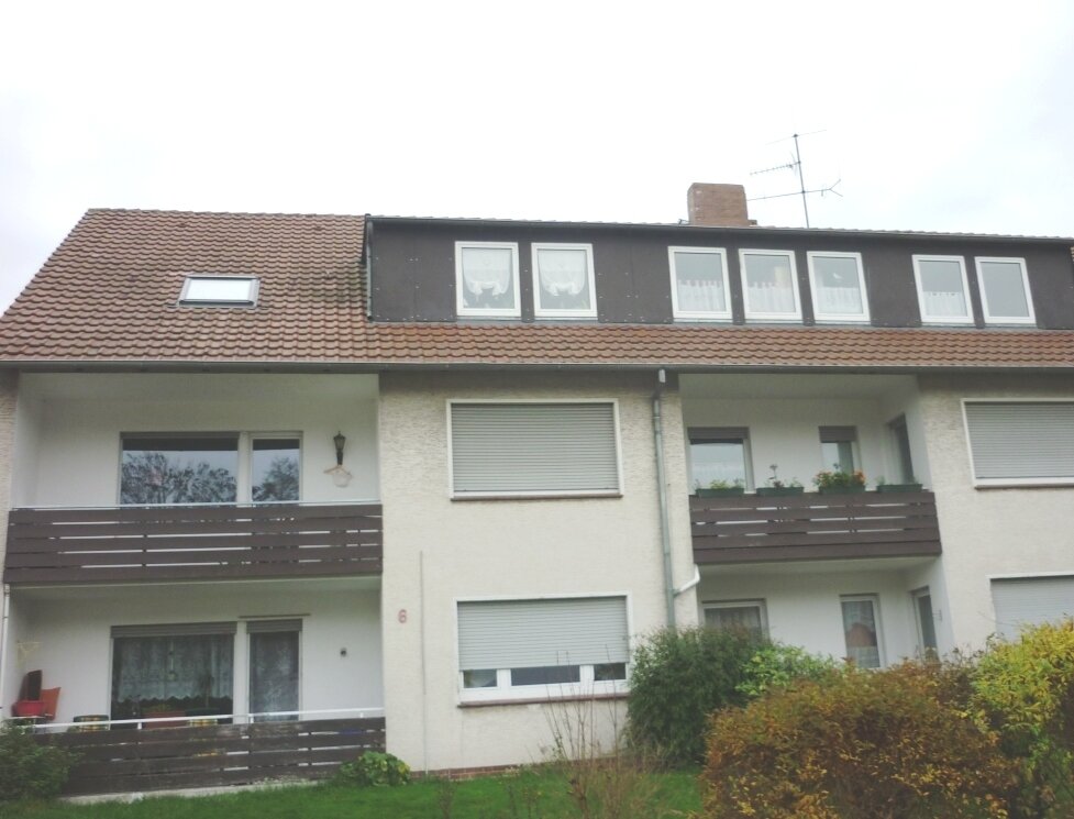 Bad Oeynhausen: Schicke, gut geschnittene 2 Zimmer-Dachgeschoss-Wohnung mit Loggia inkl. Stellplatz 